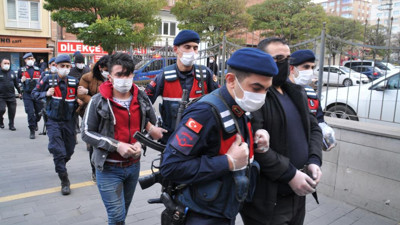 Define ararken 25'er yıl hapse mahkum oldular