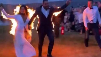 Gelinle damat kendini ateşe verdi