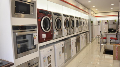 Vatandaşlar yarı fiyatına satılan o yere akın ediyor. Beyaz eşyayı mağazadan satın almak hayal oldu. İkinci el pazarına ağır darbe