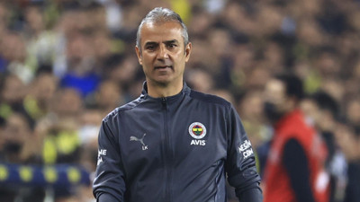 İsmail Kartal veda ederken topu yönetime attı