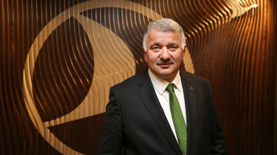 Yok artık demeyin. Avrupa Ligi'nin sponsoru THY'nin genel müdürü isminde bira markası var diye şampiyon olan Efes'in ismini sansürledi. Korkma Müdür Bey Bira kapağın altında üstünde şampiyonluk var