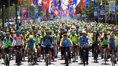 İstanbul'da binlerce amatör bisikletçi tarihi yarımadada pedal bastı