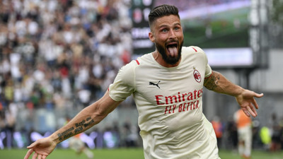 İtalya Serie A'da şampiyon Milan oldu. 11 yıllık hasret sona erdi