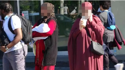 Aile boyu turist avına çıktılar. İstanbul'da tepki çeken görüntüler