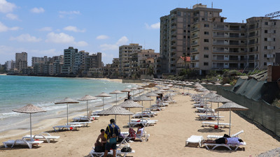 KKTC'de Maraş bölgesindeki plaj turizm mevsimi için hazır