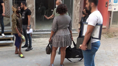 Siyah kadınlara fuhuş baskını