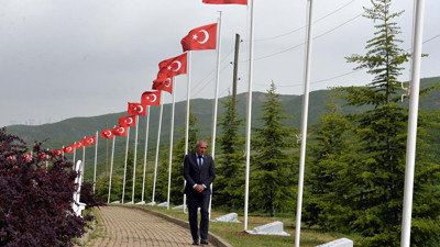 Şehit 33 askerin anıtına 29'uncu yıl dönümünde ziyaret