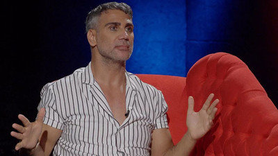 Şarkıcı Doğuş eşinin yanında aldığı ahlaksız teklifi canlı yayında açıkladı