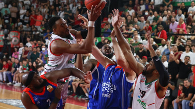 Anadolu Efes - Pınar Karşıyaka maçında tüm gözler hakemlerde olacak