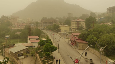 Şehirleri toz bulutu sardı. Uyarı üstüne uyarı yapılıyor sakın dışarı çıkmayın