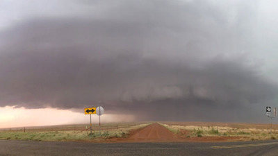 Korku filmi gibi... 30 dakika süren dev hortum! Dışarı çıkmayın uyarısı geldi