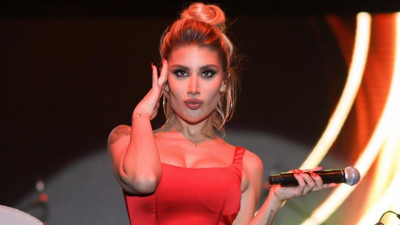 İrem Derici konserde mal varlığını açıkladı! 'İki arabam var, evim bile yok'