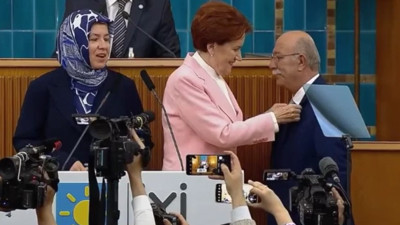 İsmail Koncuk yeniden İYİ Parti'de | Rozetini Akşener taktı