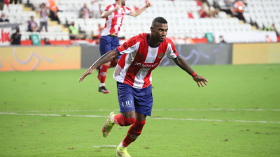 Haji Wright Antalyaspor'u istiyor