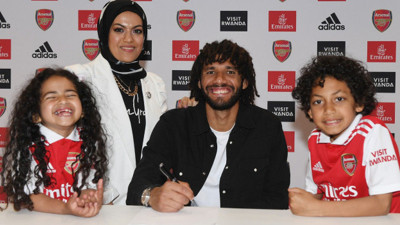 Arsenal Elneny ile uzattı