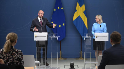 İsveç Başbakanı“Terör örgütlerine silah göndermiyoruz”dedi yine onların silahı çıktı