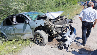 İki otomobil kafa kafaya çarpıştı: 8 yaralı