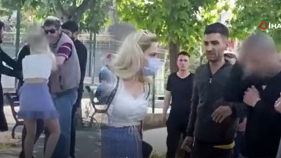 Beylikdüzü'nde fotoğrafını çeken sapığa meydan dayağı! Erkekler sadece izledi o evire çevire dövdü. Helal olsun sana genç kadın