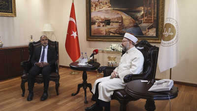 Diyanet İşleri Başkanı Erbaş, Maldivler İslam İşleri Bakanı Zahir ile görüştü