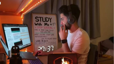 Yayında dans eden yok kimse konuşmuyor taklit yok. 469 bin kişi TikTok'ta sessizce duran öğrenciyi izliyor. İşte nedeni...