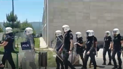 Öğrencilerin TÜGVA protestosuna polis müdahalesi. 11 kişi gözaltına alındı