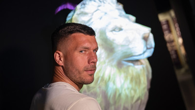 Lukas Podolski'den Galatasaray stadyum müzesine ziyaret
