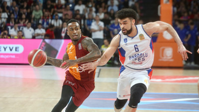 Galatasaray Anadolu Efes'i sahadan sildi. 35 sayılık farkla kazandılar
