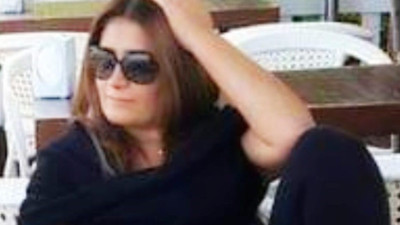 Sokak kapısına kurşun yağdırdı karısını öldürdü