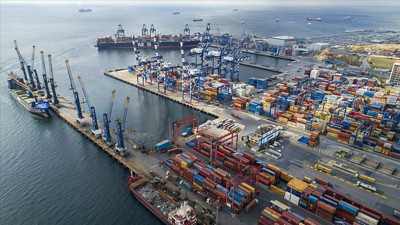 Nereden çıktı bu gemiler. Şekerde ithalat kararının yayınlandığı gün şeker yüklü gemiler limanlarımıza yanaşmış. Meğer açıkta bekliyorlarmış