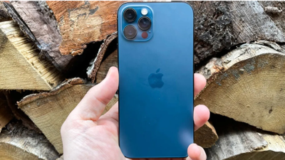 iPhone satışları zirveden düştü. Telefon talebine olan azalmaya dikkat çekti