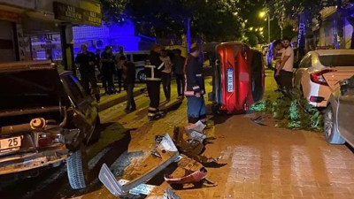 Önce ağaca sonra park halindeki bir araca çarparak durabildi