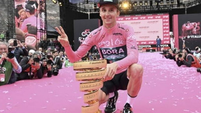 İtalya'nın 'Kralı' Jai Hindley oldu