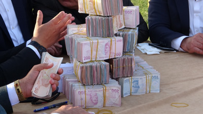 Say say bitiremediler... Damada milyonlar, geline kilolarca altın takıldı