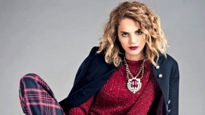 Eski manken Tuğçe Kazaz şeriatı öven twitler attı. Bir zamanlar Yunanlı ile evlenip Rum Ortodoks dinine geçen eski manken şeriatı övdü