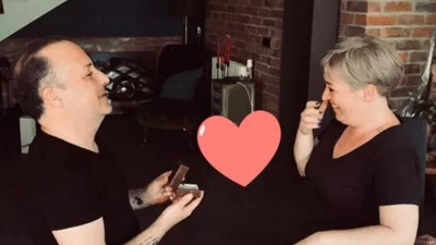 Tolga Çevik'ten eşine sürpriz evlilik teklifi!