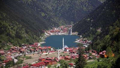 Beton yığınına dönen Uzungöl'ün umudu Arap turistler. Para kimde ise Süleyman odur misali