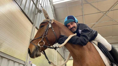 Attan düşüp gözlerini kaybeden jokey, paralimpik olimpiyatlarına hazırlanıyor