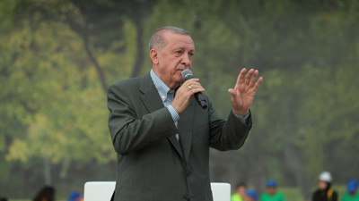 Erdoğan'dan içki ve sigara zammı açıklaması: Devamlı artırıyoruz. Aç geziyor, sefil geziyor. Rakıyı, birayı almaktan geri durmuyor