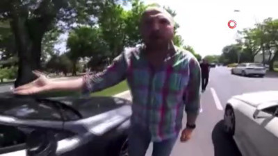 Centilmen trafik magandaları mağdur motosikletliye küfürler edip saldırdılar. Kadın sürücü düz yolda giden motosikletliyi çarpıp öldürüyordu