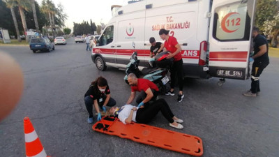 Antalya'da motosikletçi kadının hayatını kaskı kurtardı