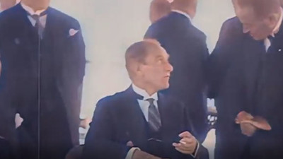 Atatürk'ün üstüne şeftali suyu fışkırtan adama verdiği nazik cevaba hayran kalacaksınız