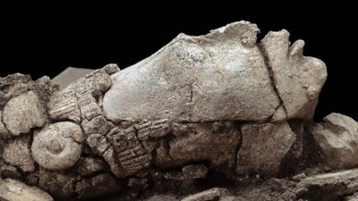 Mayaların Mısır Tanrısı Heykeli yıpranmış biçimde nehir kazısında bulundu