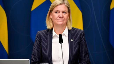 İsveç Başbakanı önergeye sinirlendi, istifa resti çekti