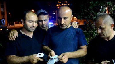 Yol ortasında bir poşet dolusu para buldu