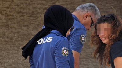 Boşaltılan bankadan hırsızlık. şüpheli kadın gözyaşlarına boğuldu