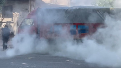 Lastiği tutuşan kamyon alev aldı