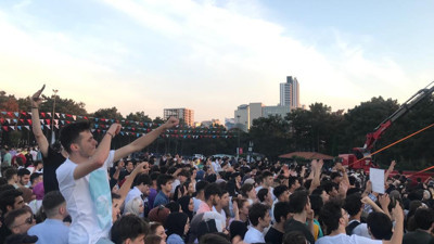 Lise son sınıf öğrencilerine Serdar Ortaç'la sınav morali