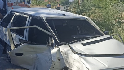 Malatya'da minibüs ile otomobil çarpıştı. 3 yaralı