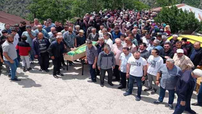 Oğlunun mezuniyetine giderken kalbine yenik düştü