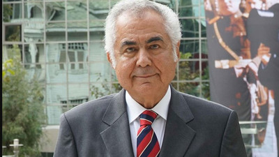 Emekli Koramiral Atilla Kıyat eşinin vefat haberini böyle duyurdu